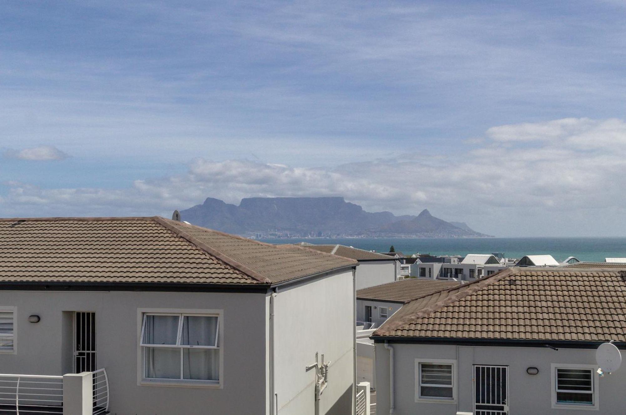 Sun And Surf Dolphin Ridge Cape Town