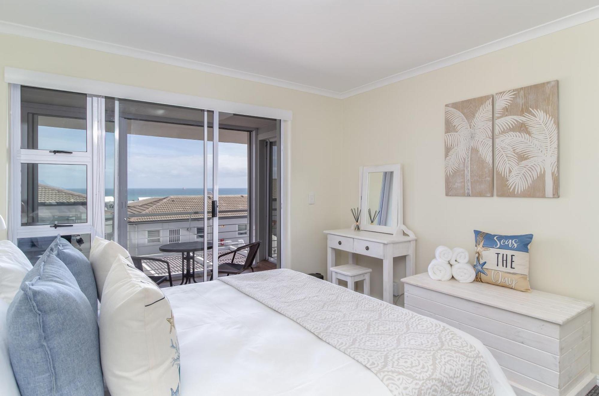 Apartment Sun And Surf Dolphin Ridge Cape Town